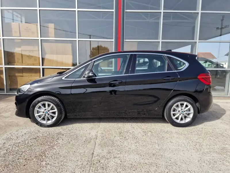 BMW 218d 2 ActiveTourer Dizel 2021. godište - Slika 8