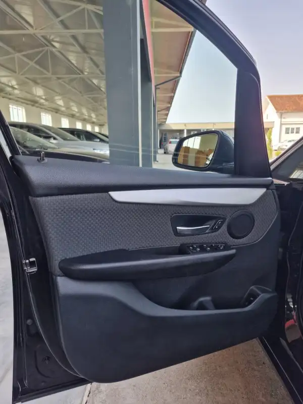 BMW 218d 2 ActiveTourer Dizel 2021. godište - Slika 9