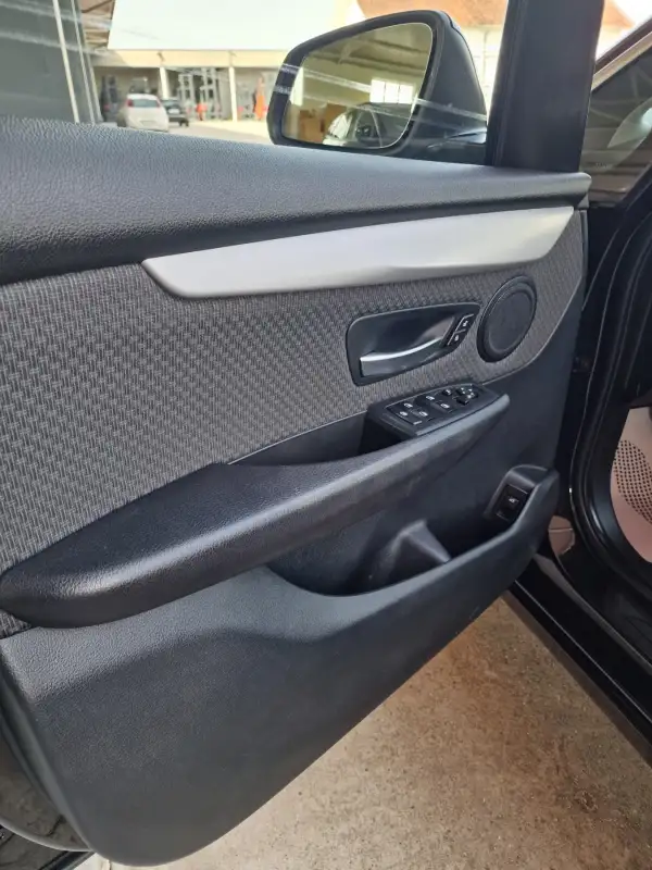 BMW 218d 2 ActiveTourer Dizel 2021. godište - Slika 10