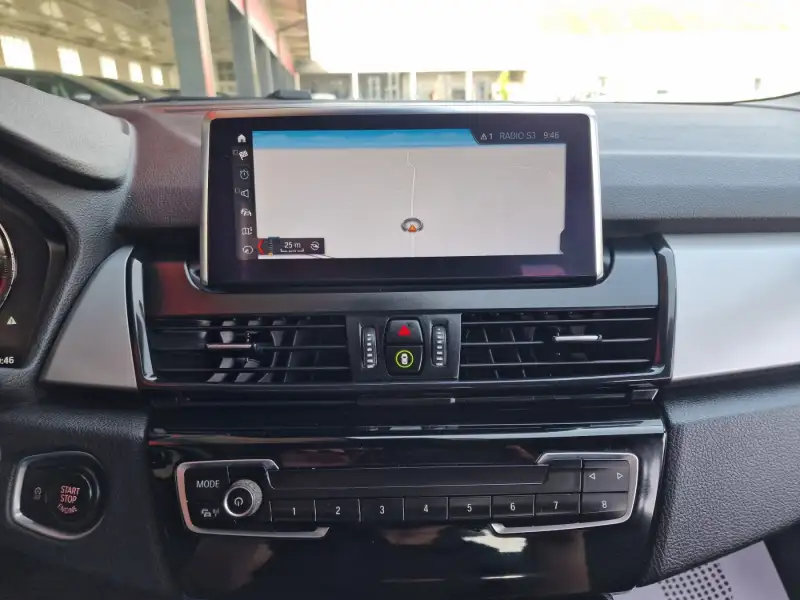 BMW 218d 2 ActiveTourer Dizel 2021. godište - Slika 19
