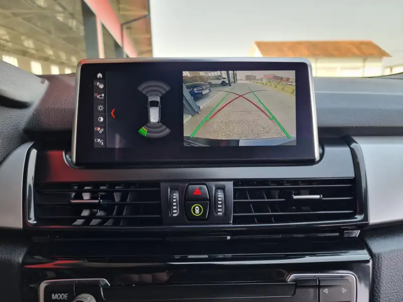 BMW 218d 2 ActiveTourer Dizel 2021. godište - Slika 22
