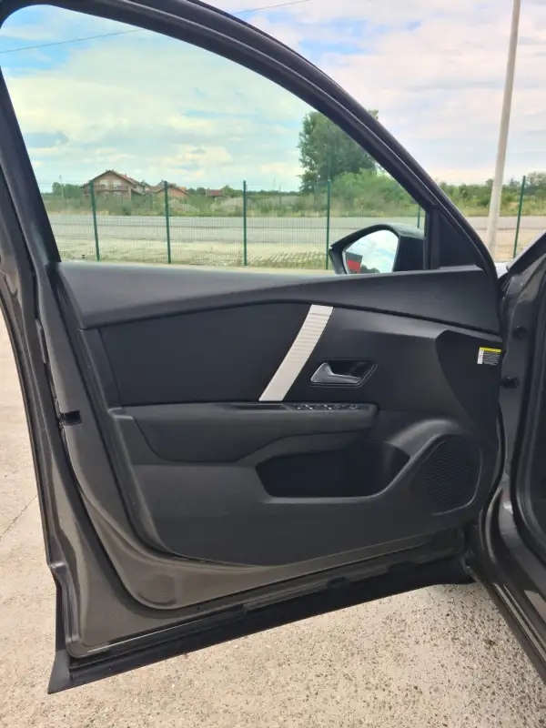 Citroen C4 Benzin 2021. godište - Slika 9