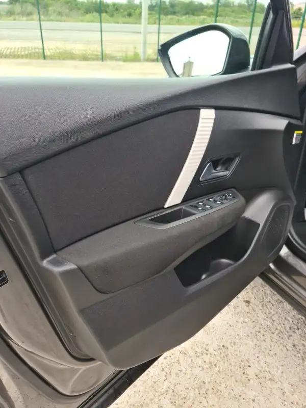 Citroen C4 Benzin 2021. godište - Slika 10