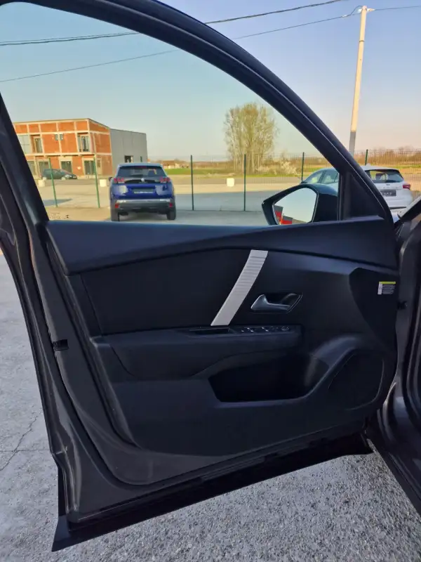 Citroen C4 Benzin 2022. godište - Slika 9