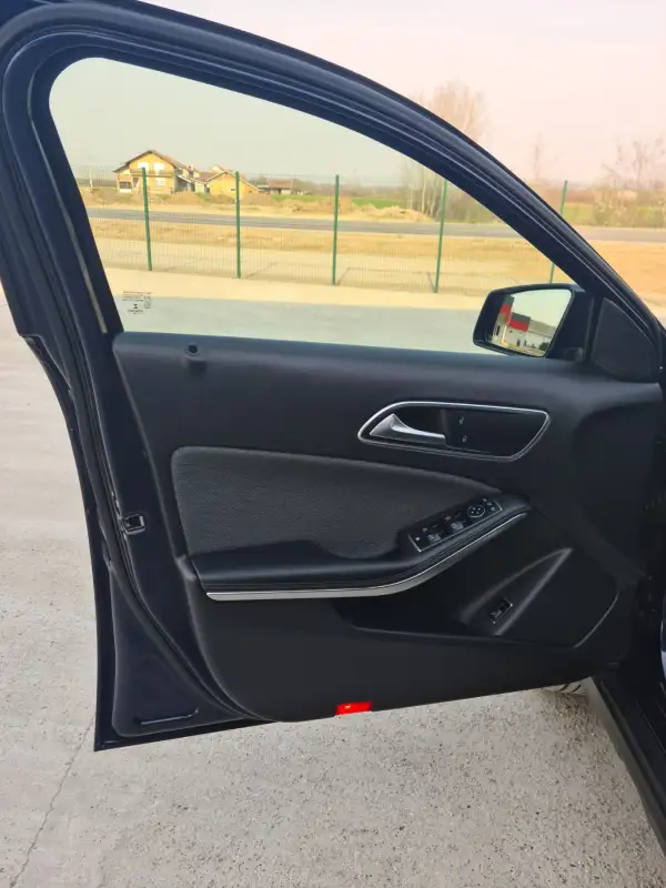 Mercedes GLA 200 INSIRATION Dizel 2017. godište - Slika 9