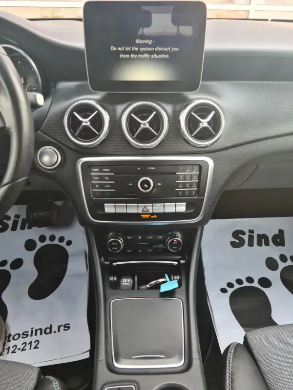Mercedes GLA 200 INSIRATION Dizel 2017. godište - Slika 17
