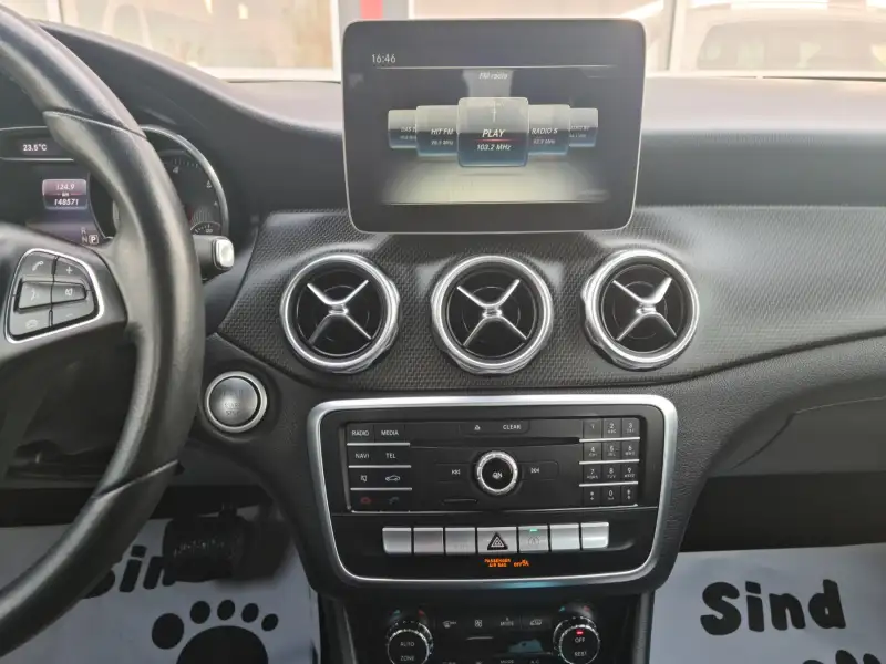 Mercedes GLA 200 INSIRATION Dizel 2017. godište - Slika 18