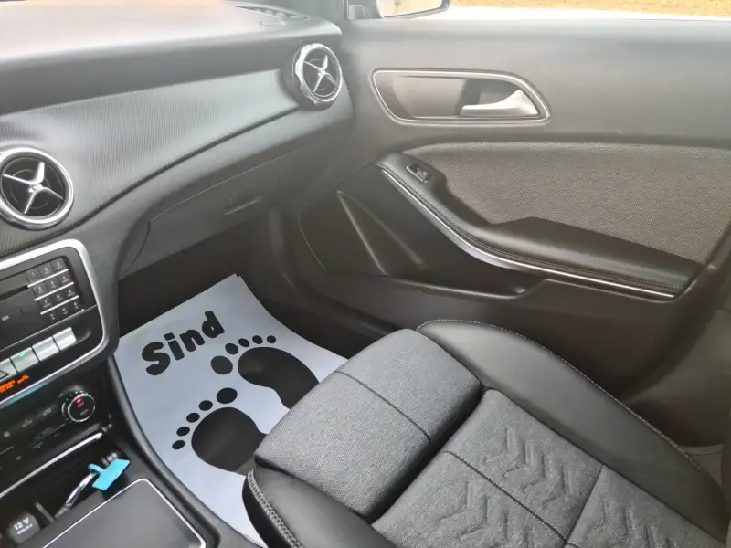 Mercedes GLA 200 INSIRATION Dizel 2017. godište - Slika 21