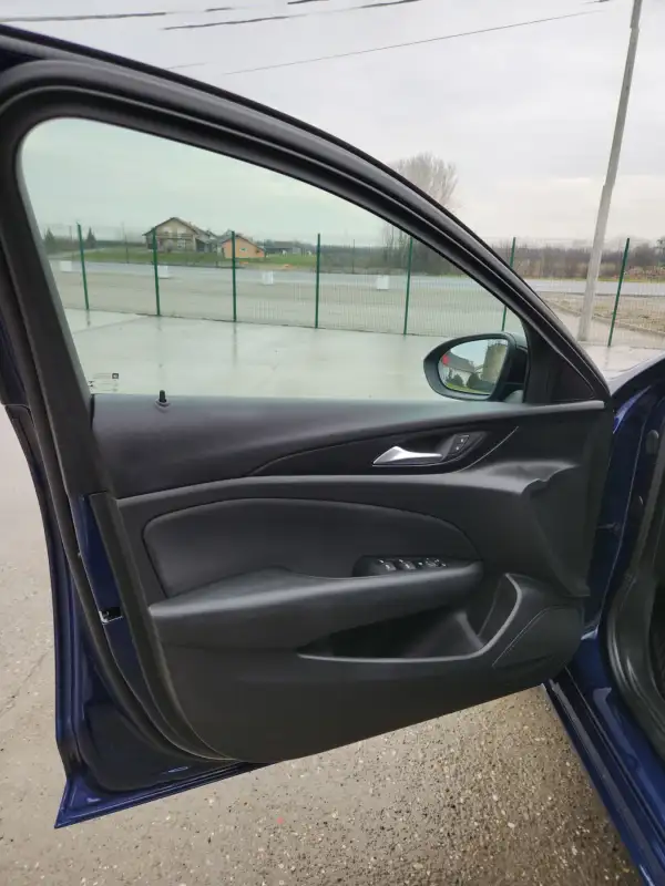 Opel Insignia Grand Sport Dizel 2022. godište - Slika 9