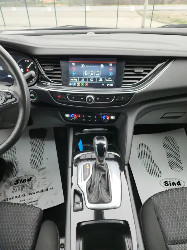 Opel Insignia Grand Sport Dizel 2022. godište - Slika 19