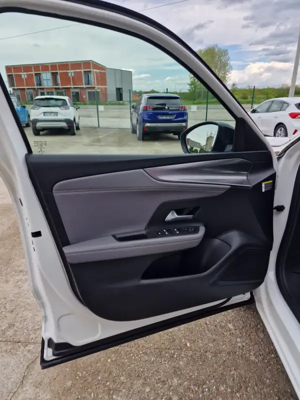 Opel Mokka Elegance Benzin 2022. godište - Slika 9