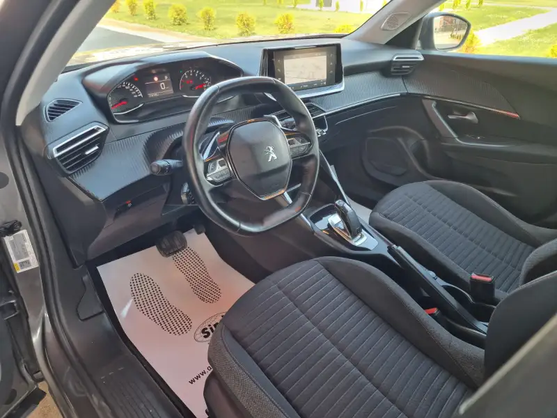 Peugeot 2008 Benzin 2021. godište - Slika 11
