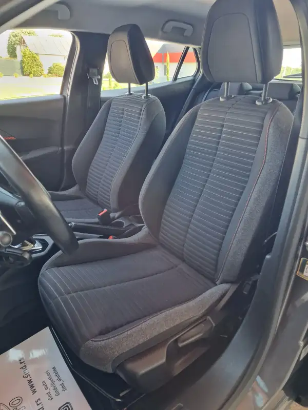 Peugeot 2008 Benzin 2021. godište - Slika 12