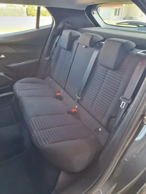 Peugeot 2008 Benzin 2021. godište - Slika 13