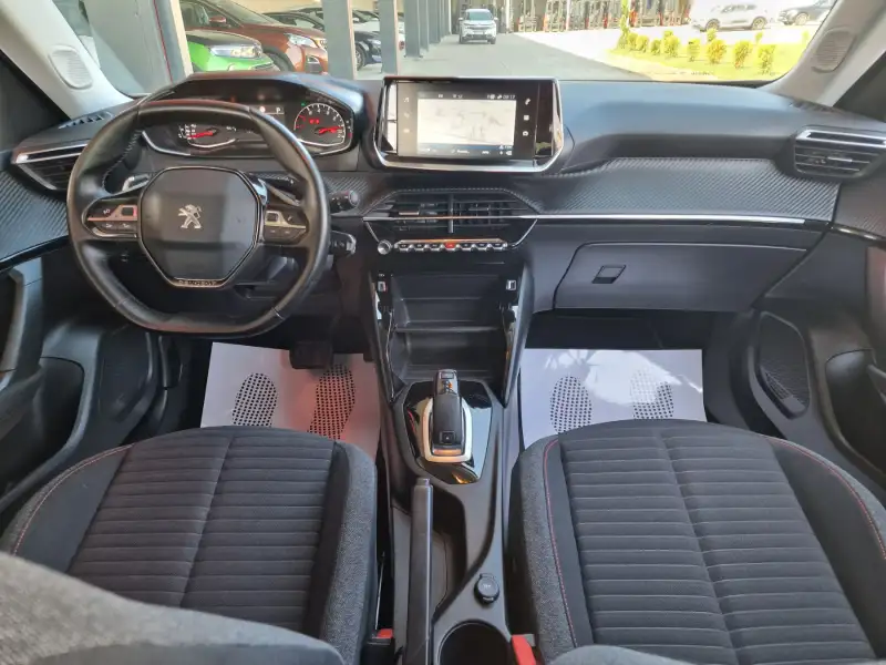 Peugeot 2008 Benzin 2021. godište - Slika 14