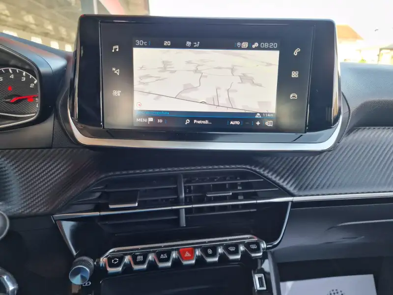 Peugeot 2008 Benzin 2021. godište - Slika 18