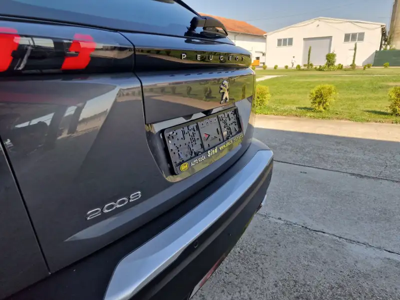 Peugeot 2008 Benzin 2021. godište - Slika 27