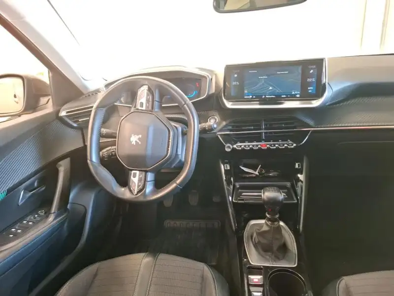 Peugeot 2008 Benzin 2021. godište - Slika 2