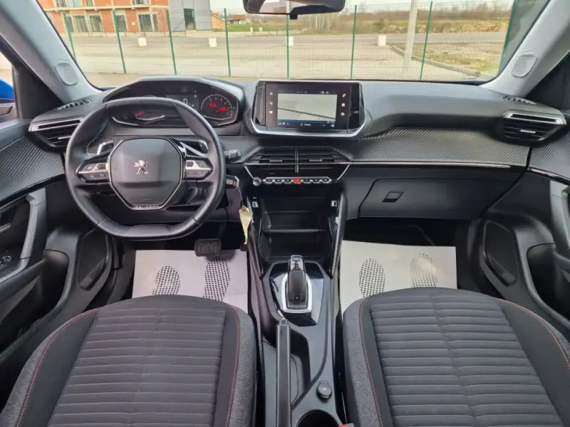Peugeot 2008 Benzin 2021. godište - Slika 10