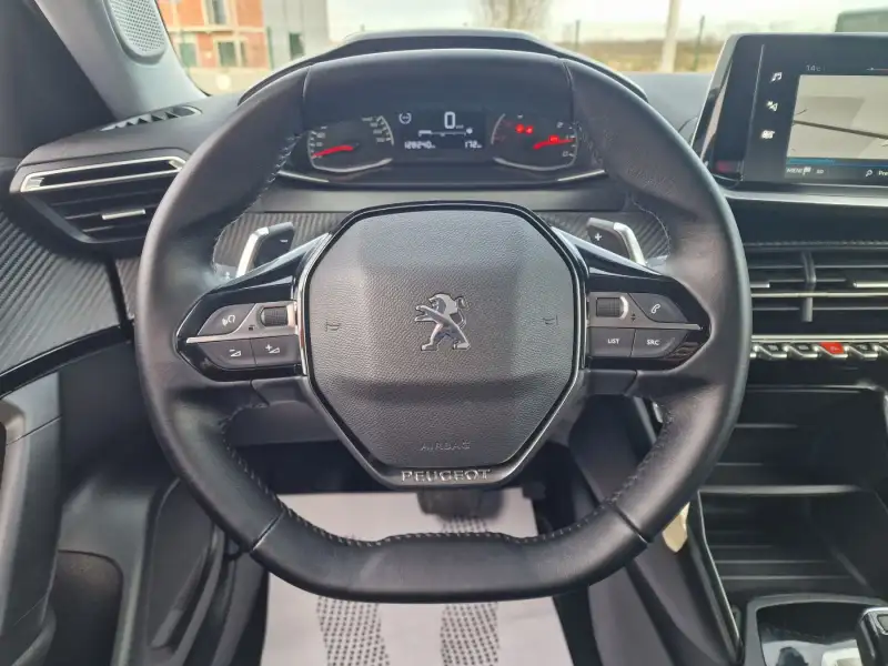 Peugeot 2008 Benzin 2021. godište - Slika 11