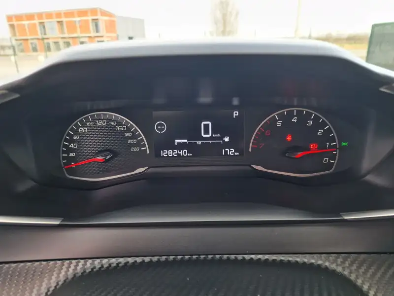 Peugeot 2008 Benzin 2021. godište - Slika 12