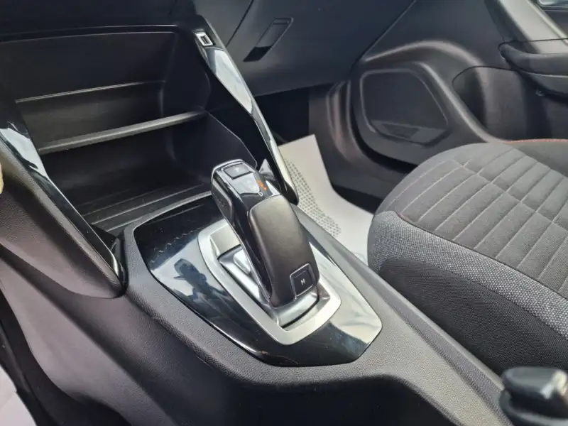 Peugeot 2008 Benzin 2021. godište - Slika 13