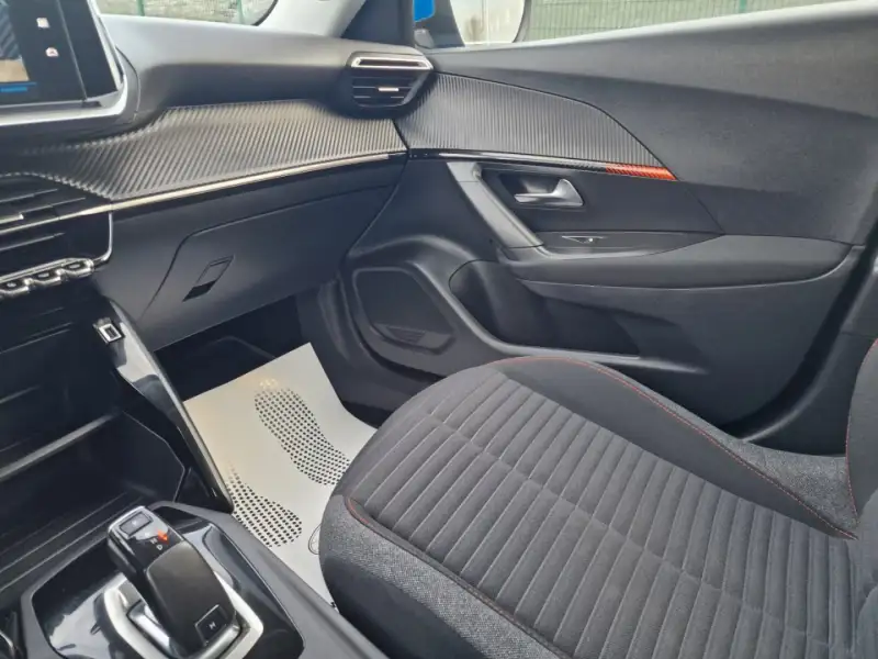 Peugeot 2008 Benzin 2021. godište - Slika 20