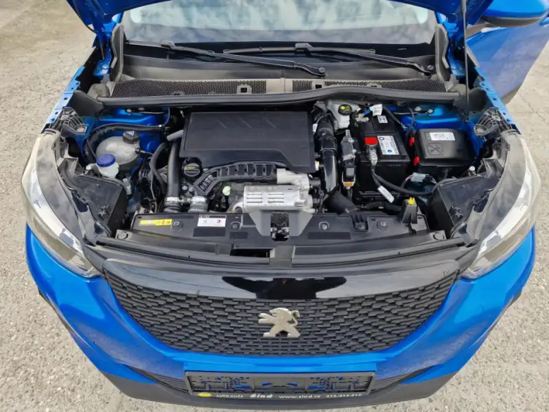 Peugeot 2008 Benzin 2021. godište - Slika 21
