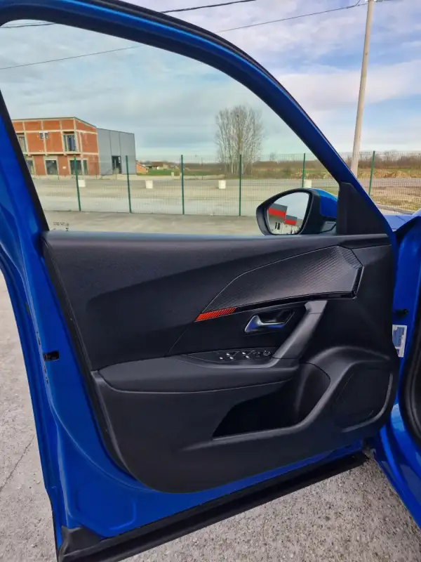 Peugeot 2008 Benzin 2021. godište - Slika 23