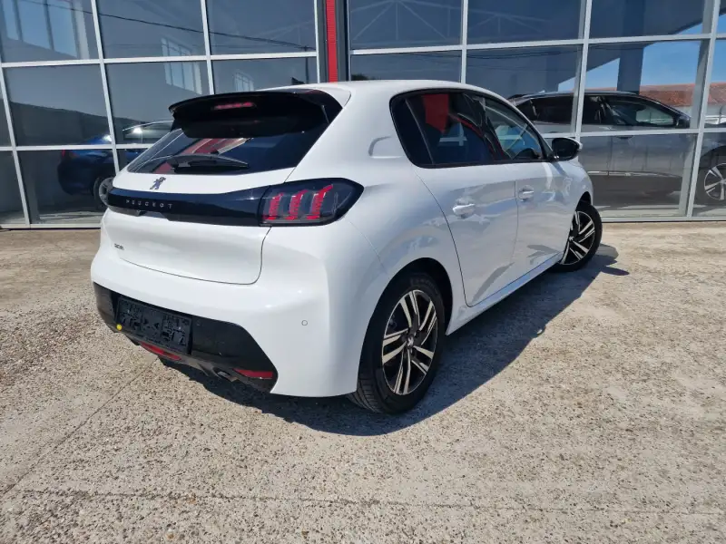 Peugeot 208 ALLURE Benzin 2021. godište - Slika 5