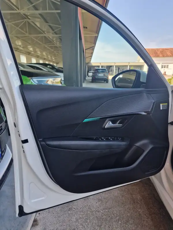 Peugeot 208 ALLURE Benzin 2021. godište - Slika 9