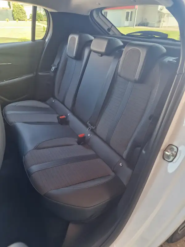 Peugeot 208 ALLURE Benzin 2021. godište - Slika 13