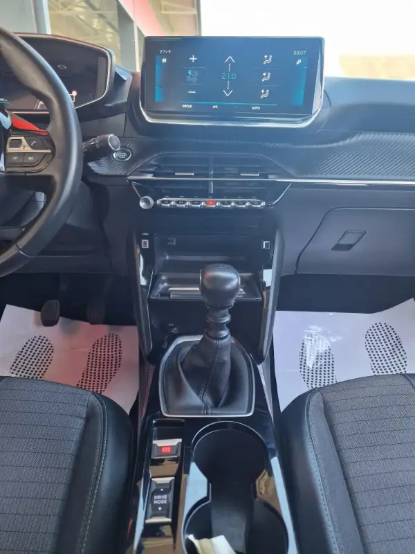 Peugeot 208 ALLURE Benzin 2021. godište - Slika 15