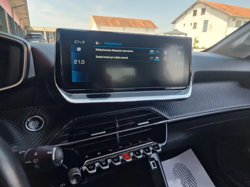 Peugeot 208 ALLURE Benzin 2021. godište - Slika 21