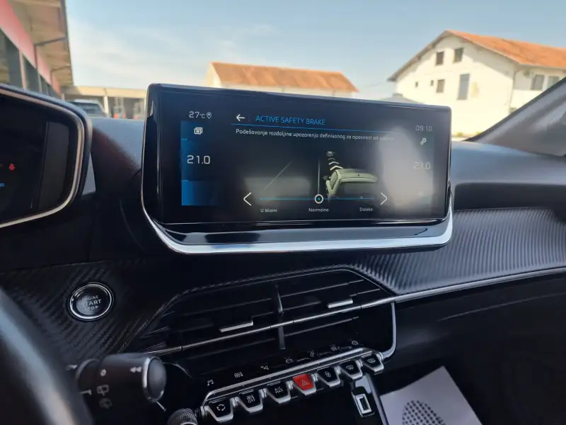 Peugeot 208 ALLURE Benzin 2021. godište - Slika 23