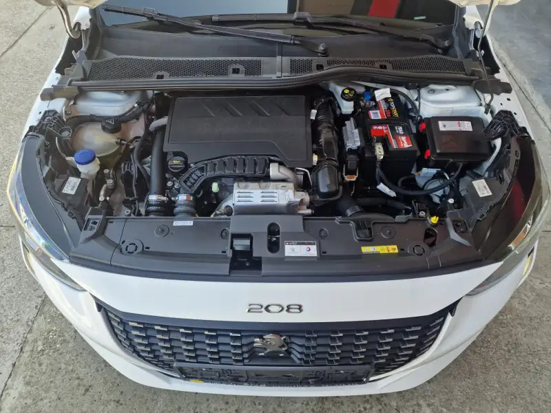 Peugeot 208 ALLURE Benzin 2021. godište - Slika 31