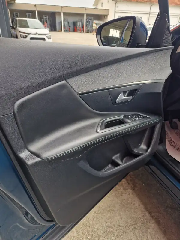 Peugeot 3008 ALLURE Dizel 2021. godište - Slika 9