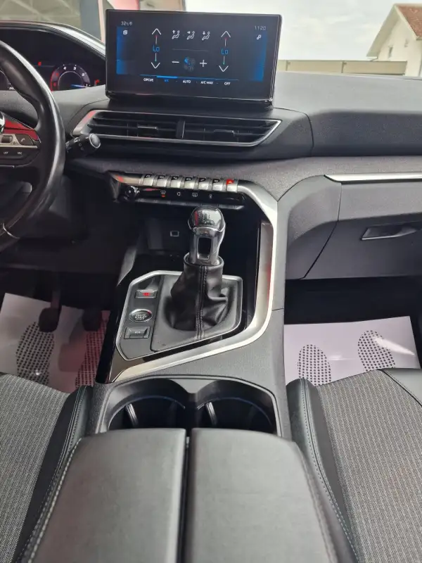 Peugeot 3008 ALLURE Dizel 2021. godište - Slika 15