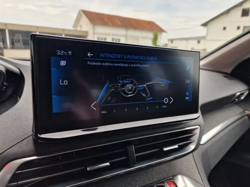 Peugeot 3008 ALLURE Dizel 2021. godište - Slika 24
