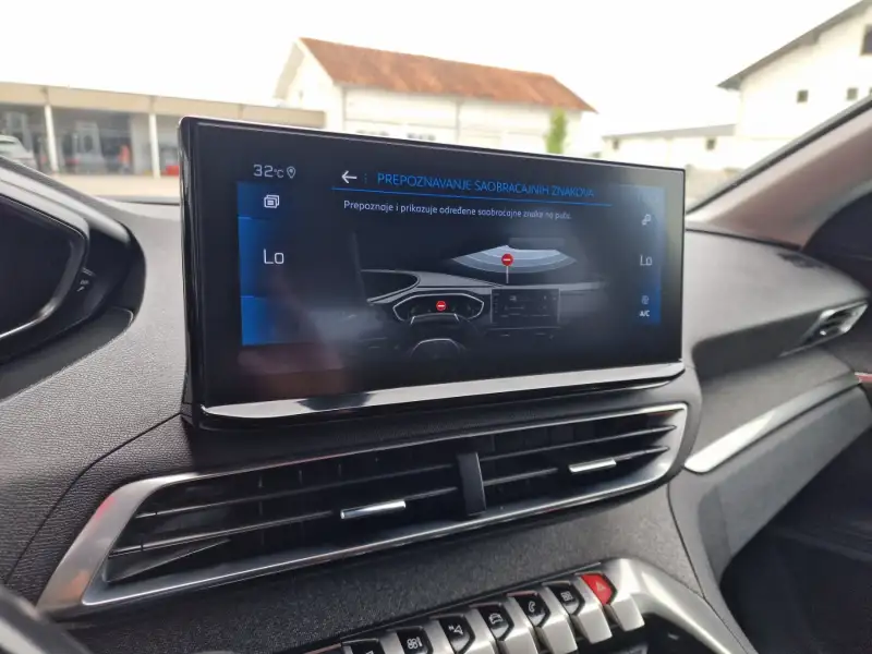 Peugeot 3008 ALLURE Dizel 2021. godište - Slika 26