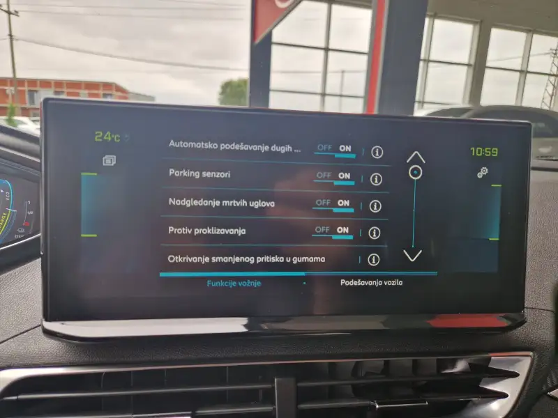 Peugeot 3008 ALLURE Hibrid / Benzin 2021. godište - Slika 8