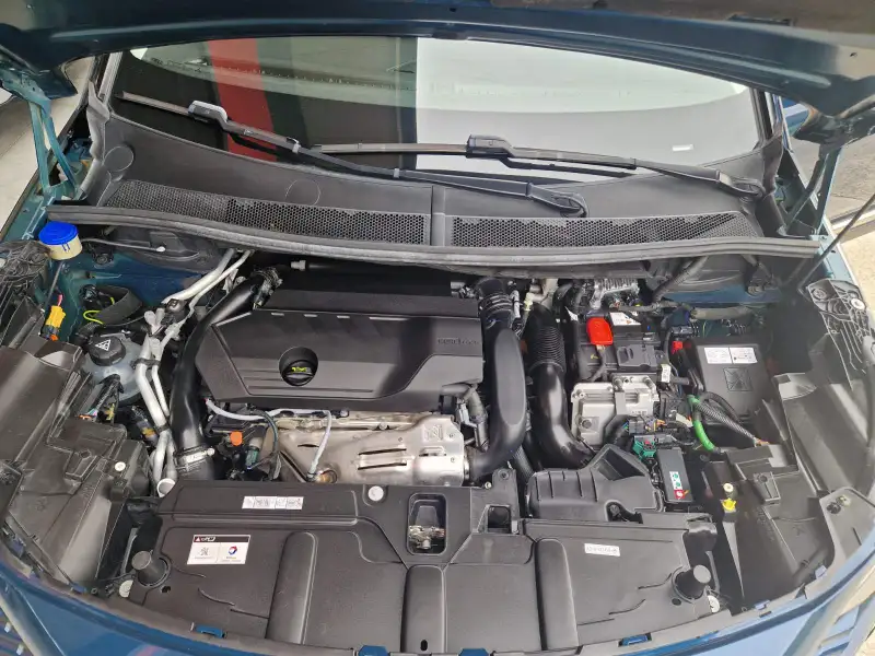 Peugeot 3008 ALLURE Hibrid / Benzin 2021. godište - Slika 14