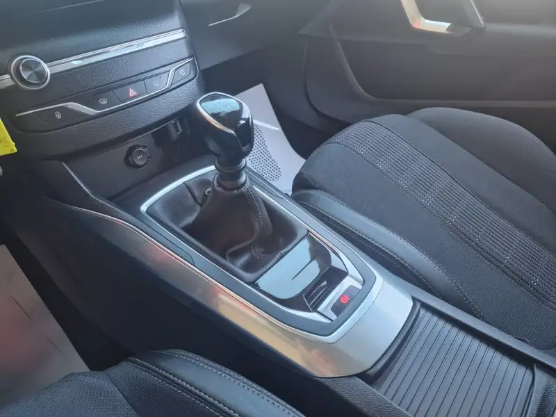 Peugeot 308 ALLURE Benzin 2021. godište - Slika 19