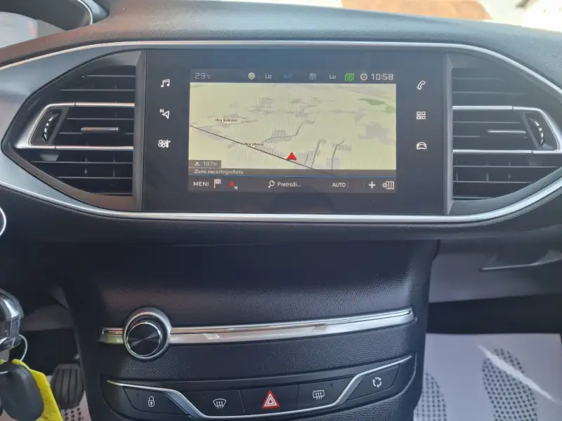 Peugeot 308 ALLURE Benzin 2021. godište - Slika 20