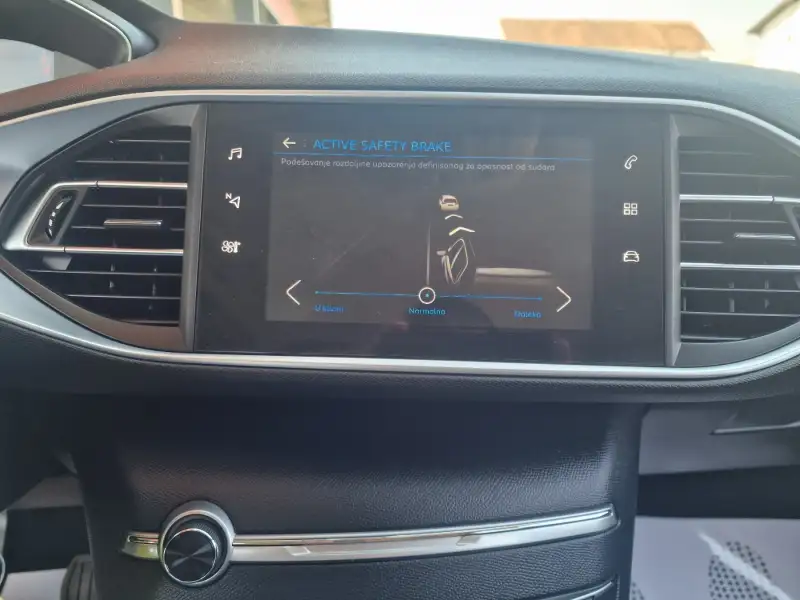 Peugeot 308 ALLURE Benzin 2021. godište - Slika 24
