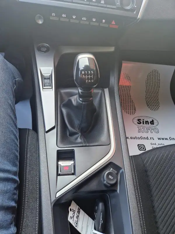 Peugeot 308 Benzin 2022. godište - Slika 11