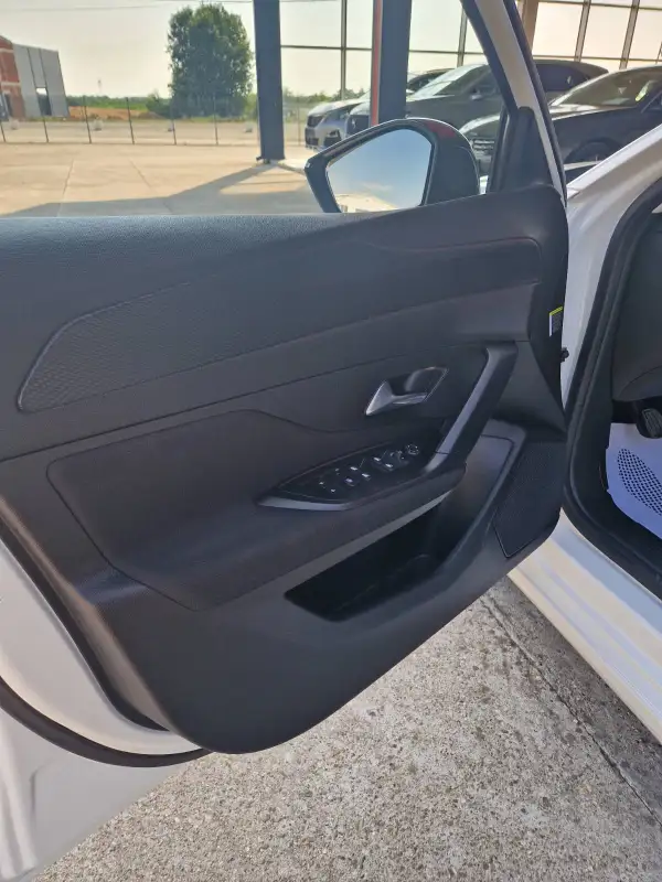 Peugeot 308 Benzin 2022. godište - Slika 18