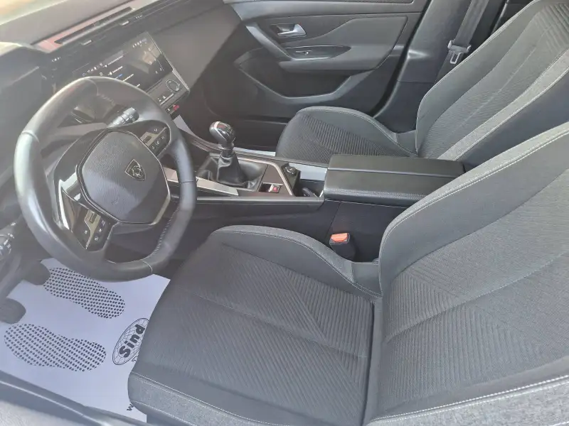 Peugeot 308 Benzin 2022. godište - Slika 19