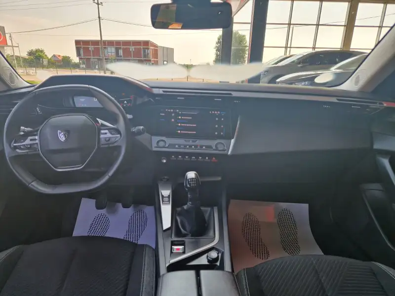Peugeot 308 Benzin 2022. godište - Slika 21