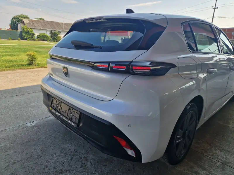 Peugeot 308 Benzin 2022. godište - Slika 22